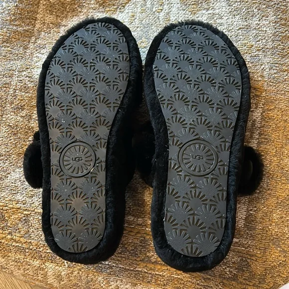 UGG Slippers - Picture 2 of 5